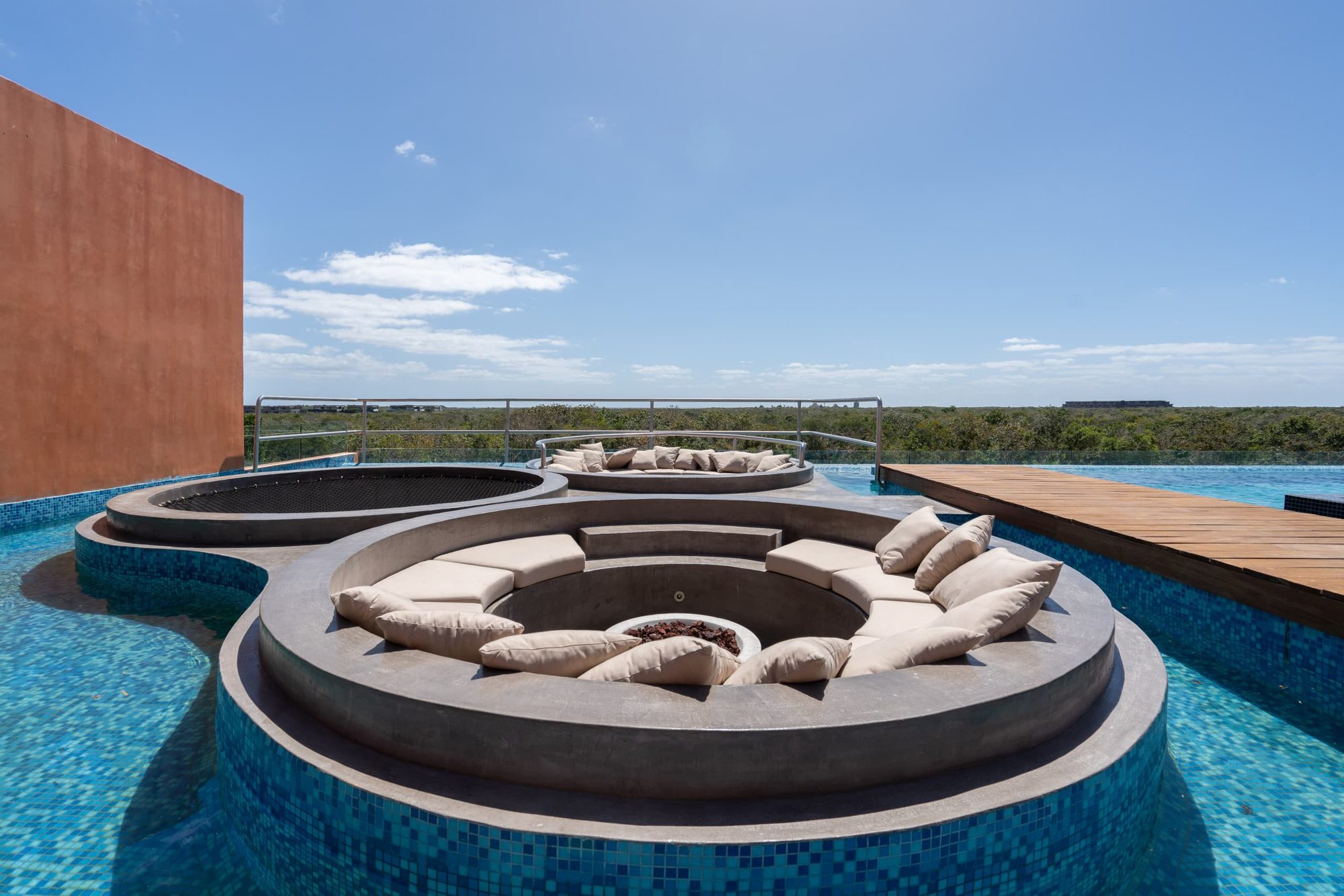 Round sunken lounge set within the rooftop pool